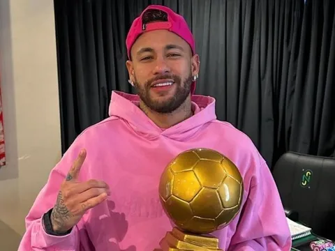 Neymar nhận giải thưởng gây tranh cãi