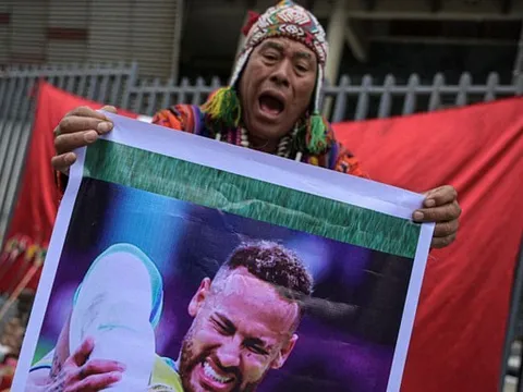 Người hâm mộ Peru tự tin hòa Brazil khi nhờ thầy mo "ra tay" với Neymar
