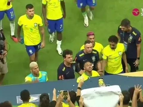 Neymar sôi máu vì bị tập kích