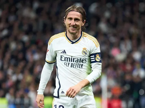 Ngả mũ trước "cây đại thụ" Modric