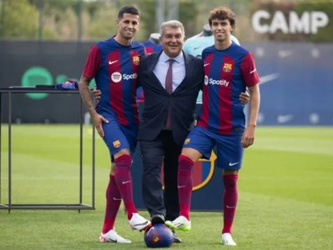 Ngày cuối chuyển nhượng hỗn loạn của Barcelona