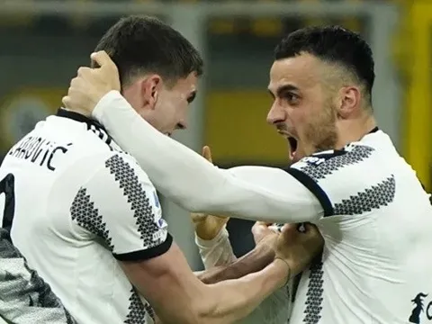 Nghi vấn Vlahovic dùng tay chơi bóng giúp đồng đội ghi bàn