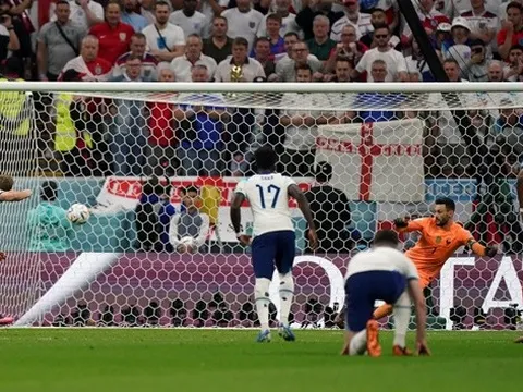 Nghiệt ngã và tàn khốc, Kane phủ 'bóng ma' ám ảnh tuyển Anh