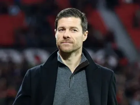 Ngó lơ Mourinho, Emmanuel Petit chọn ra HLV thay Pochettino