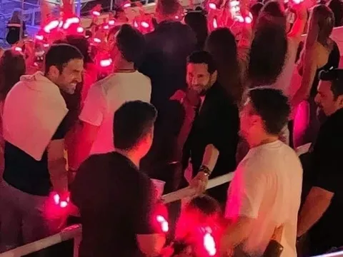 Ngó lơ PSG, Messi làm điều gây bão tại Barca