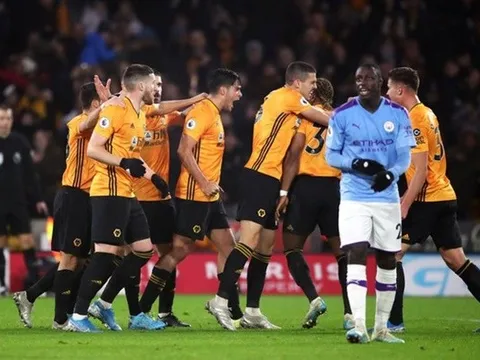 Ngoại hạng Anh và những điều bất ngờ sau nửa chặng đường