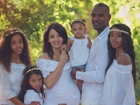 Ngoại tình với sao PSG, huyền thoại Barca muối mặt xin lỗi vợ trên MXH