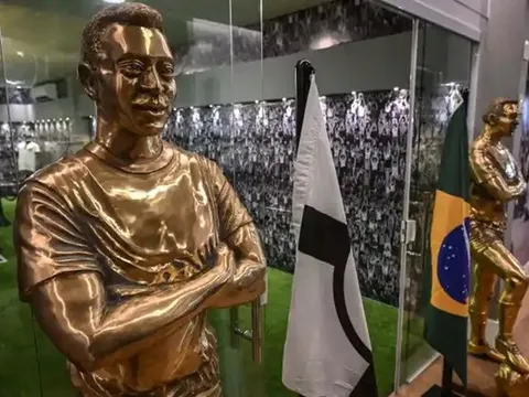 Ngôi mộ của Pele ở nghĩa trang cao nhất thế giới