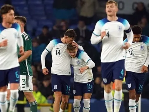 Ngôi sao Liverpool thể hiện đẳng cấp "out trình"