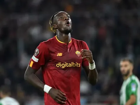 Ngôi sao Roma được Man United tiếp cận