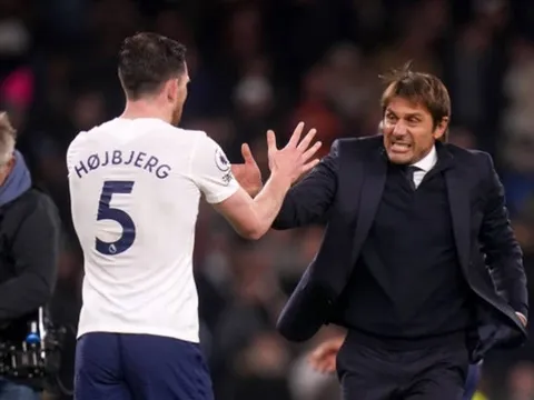 Ngôi sao va trọng tài té lộn nhào, Conte có chiến thắng đầu tay