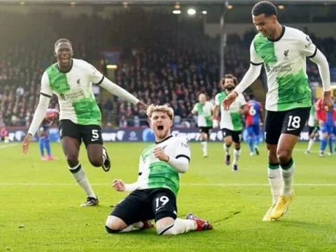 Ngược dòng đỉnh cao, Liverpool soán ngôi đầu của Arsenal