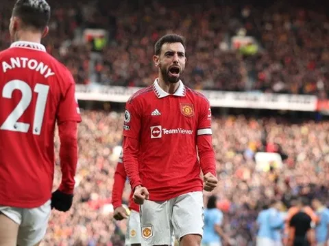 Ngược dòng đỉnh cao, Man United chỉ còn kém Man City 1 điểm