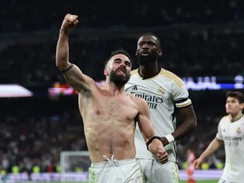 Ngược dòng phút chót, Real làm bùng nổ Bernabeu