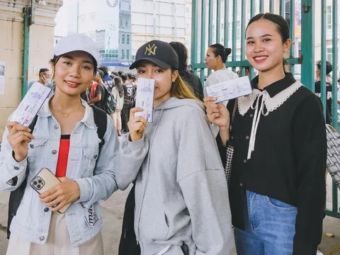 Người Campuchia đổ xô đi nhận vé miễn phí xem SEA Games 32