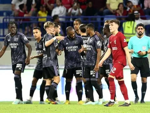 Người cũ Arsenal khiến Liverpool ôm hận trong ngày Salah hỏng penalty