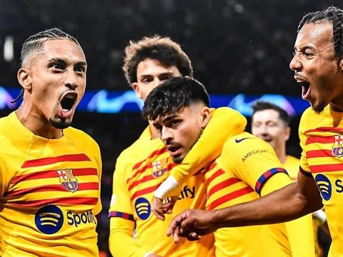 Người hùng Barca được tâng lên mây