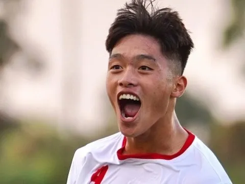 Người hùng U20 Việt Nam từng đưa tiền thừa cho mẹ sau khi uống trà sữa