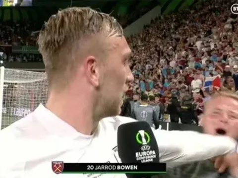 Người hùng West Ham hành động cục súc