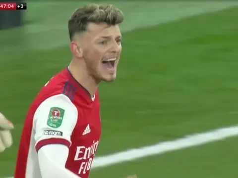 Người Man City thất thần; Ben White hét vào mặt đồng đội