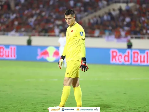Nguyễn Filip so sánh sân vận động V-League với Nou Camp