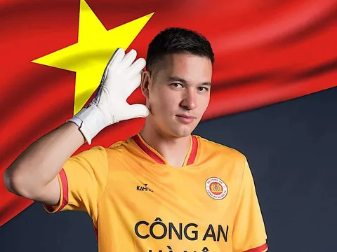 Hé lộ thời trẻ cơ cực của Nguyễn Filip, làm shipper, nuôi hy vọng đá bóng