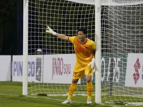 Nguyên Mạnh tiết lộ cách hoá giải cú sút của sao Ligue 2