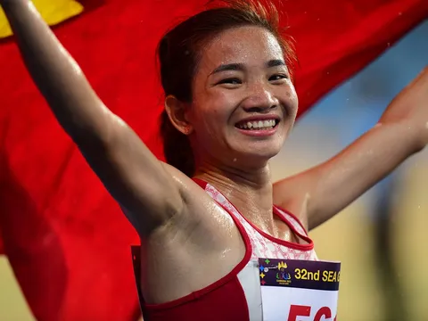 Nguyễn Thị Oanh vô đối ở SEA Games, ăn mừng HCV dưới mưa