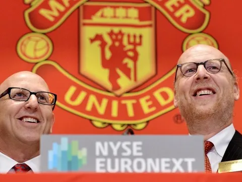 Nhà Glazer càng trì hoãn bán CLB, cổ phiếu MU càng sụt giá