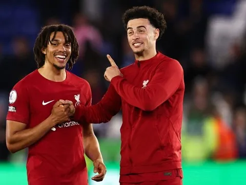 Nhấn chìm Leicester, Arnold tâng bốc đối tác ăn ý mới