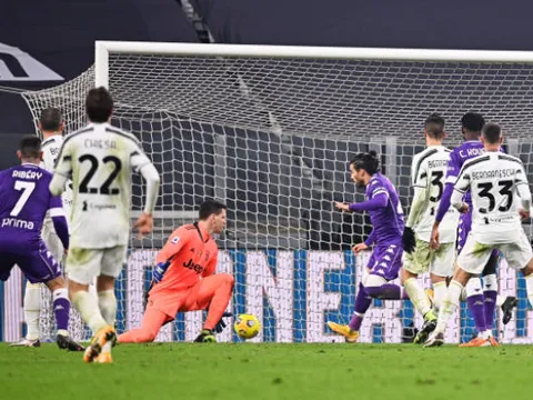 Nhận "combo" thẻ đỏ + phản lưới nhà, Juventus thảm bại trước Fiorentina