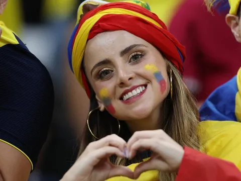 Nhan sắc nổi bật trên khán đài trận khai mạc World Cup 2022