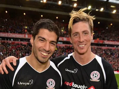 Nhiều năm trôi qua, Suarez trải lòng chuyện vừa đến Liverpool, Torres đã ra đi