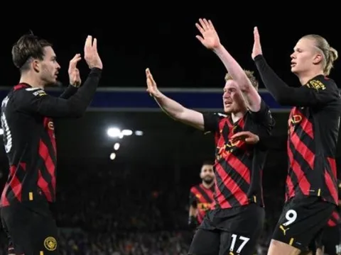 Nhìn Erling Haaland mà thấy tiếc cho Harry Kane