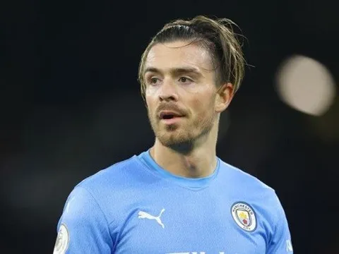 Nhìn Grealish, Saka biết làm sao để học cách né đòn