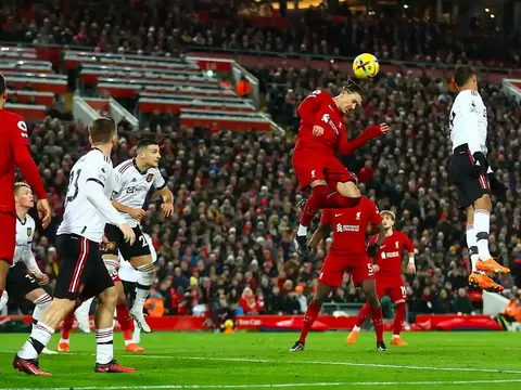 Nhìn Liverpool mới thấy khác biệt quá lớn với Man Utd