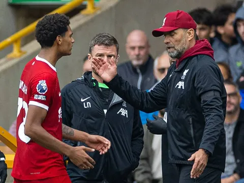 Nhìn "truyền nhân" của Van Dijk, ta mới thấy Klopp đã sai lầm ra sao