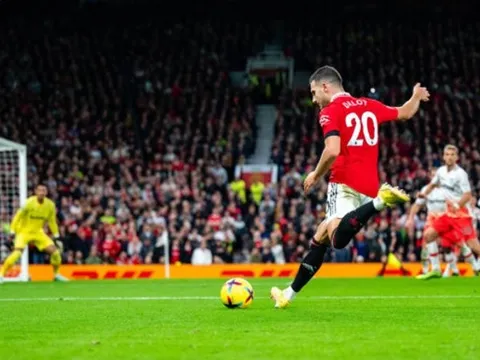 Nhờ đâu Diogo Dalot chơi hay đến vậy?