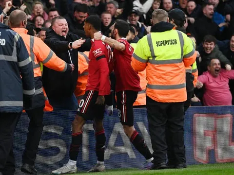 Nhờ thanh trừng Ronaldo, M.U lộ diện song sát đẳng cấp