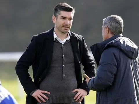 Những điều cần biết về Hughes - người đang được Liverpool liên hệ