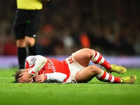 Những "đôi chân pha lê" của làng túc cầu: Arsenal nuốt đắng vì 2 cái tên