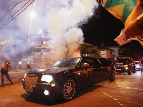 Những hình ảnh đầu tiên từ đám tang Pele: Huyền thoại trở về "nhà"