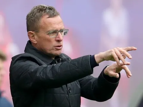 Gặp rắc rối lớn, Rangnick chưa thể ra mắt Man Utd