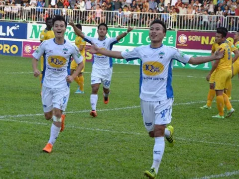 Bầu Đức giữ Văn Toàn, Việt Hưng: Vui có chừng, dừng đúng lúc!