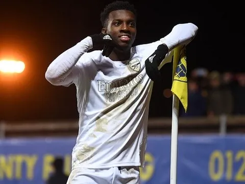 Lacazette tán dương thành tựu của Nketiah