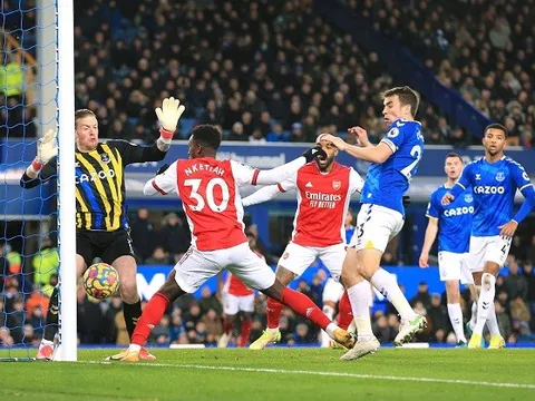 Arsenal rao bán Nketiah với mức giá khó tin