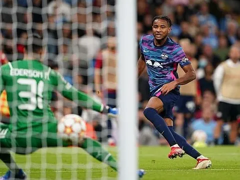 Nkunku - cầu thủ không có điểm yếu - được Chelsea, Real tranh mua là ai?