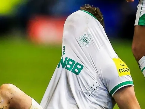 Newcastle thua đội hạng Ba tại FA Cup