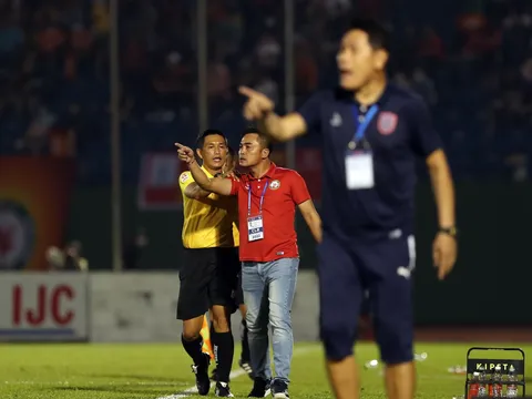 Nói thẳng trọng tài giúp HAGL, HLV Đức Thắng bị phạt nặng