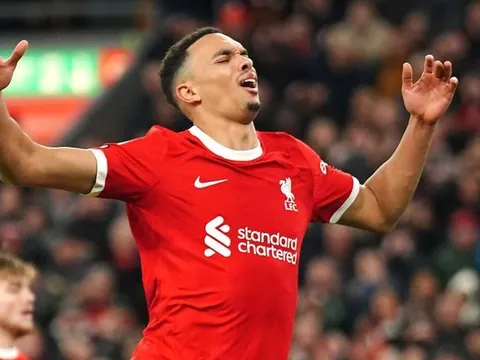 Nóng! Arnold đem "hung tin" cho Liverpool